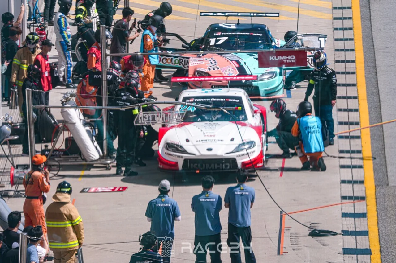 [Super Race] Limited Coverage of Pit Stops, Neglected Safety... Loss of ...