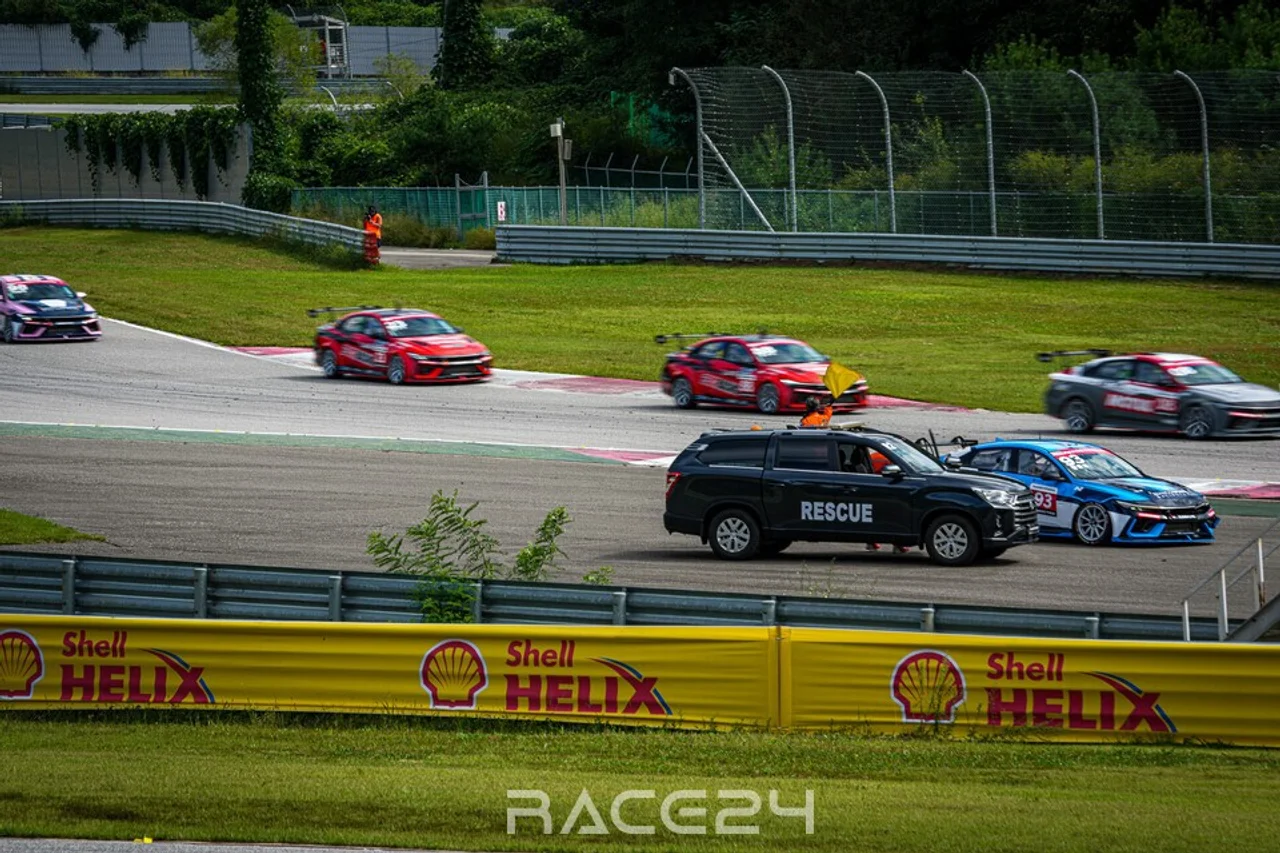 [포토] N1 Race 4 결승-2, 멈춰선 머신, 긴급 출동… N1 결승의 아찔한 순간